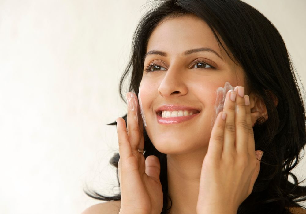 5 Melhores Hidratantes Para Pele Seca e Envelhecida (e o Preço Médio)